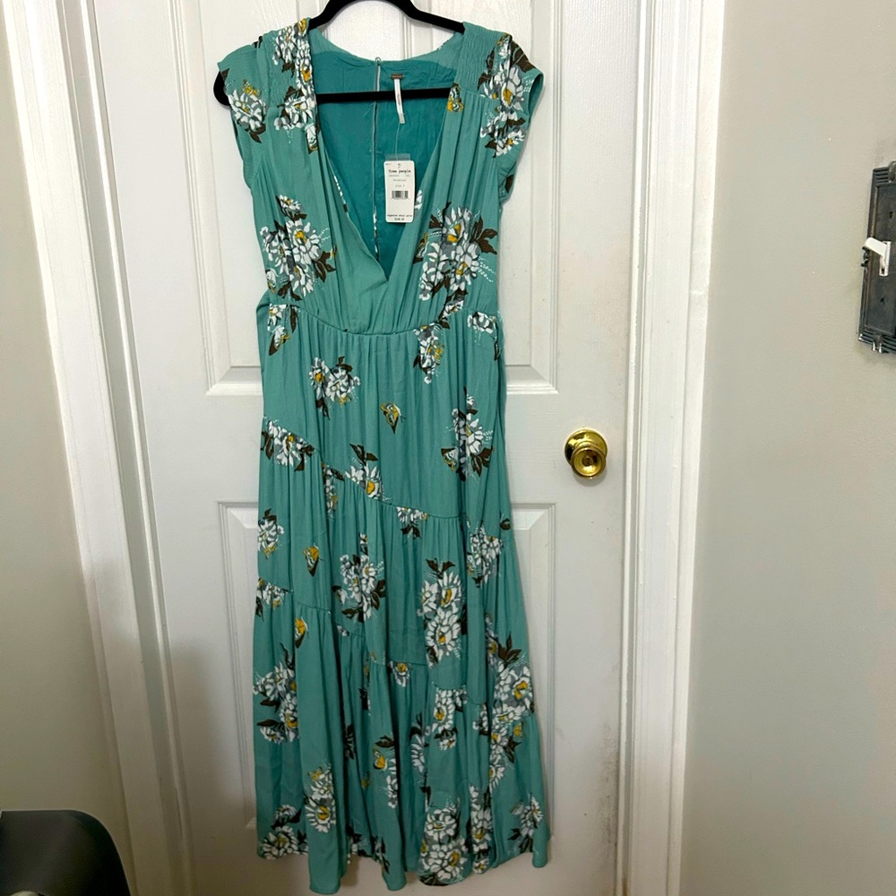 Sleeve less dress v neck